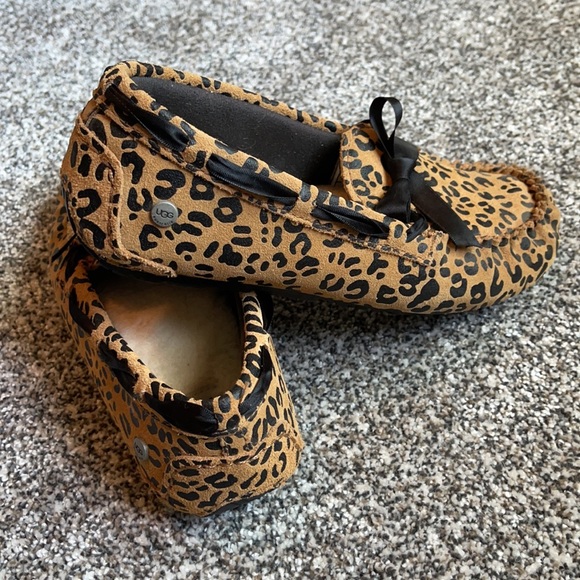 Like new Cheetah print Ugg Moccasins - Picture 10 of 10